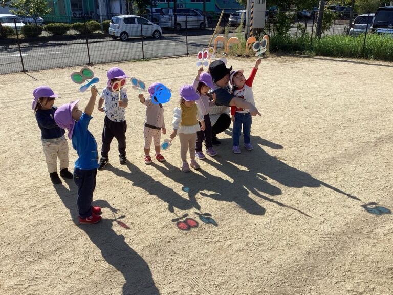 にじぐみ（２歳児）🎵とんぼのめがねは～🕶️