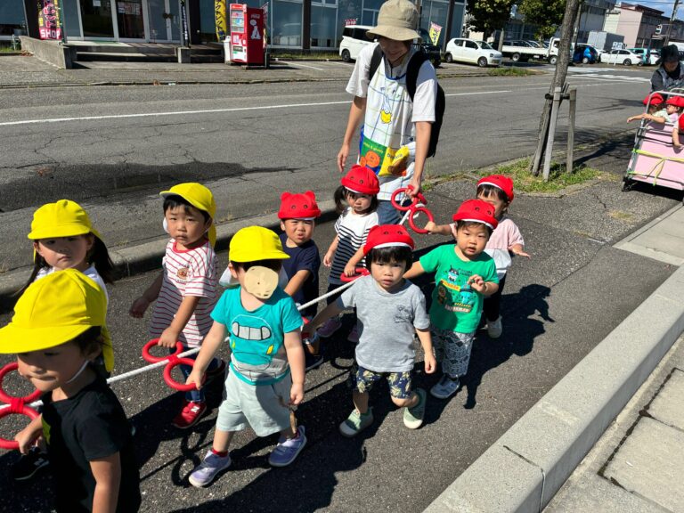 いちに、いちに、いちにのさんぽ！(1歳児　うみ組)
