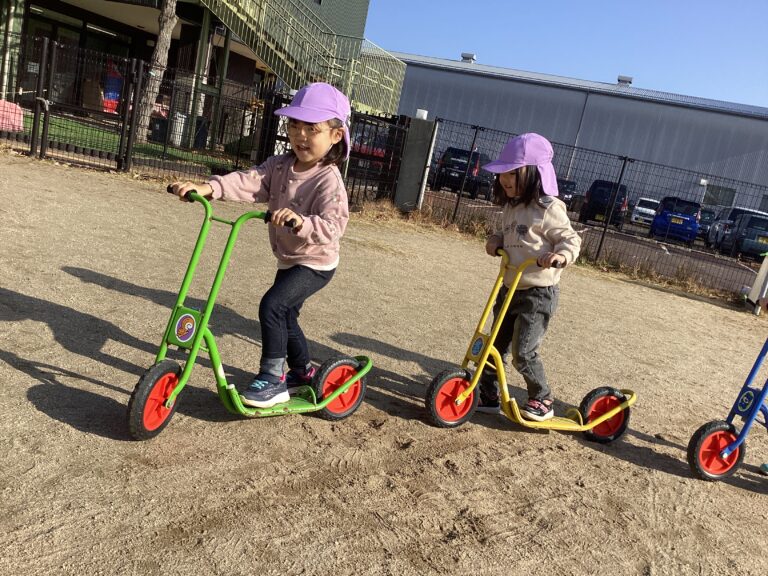 お外で楽しんでいます💕（３歳児　ゆきぐみ）